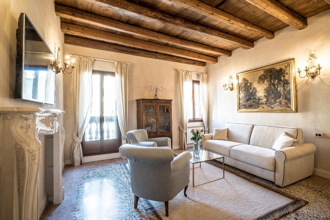 Holiday home Palazzo Veneziano Direct At The Canal With Roof Terrace Venice